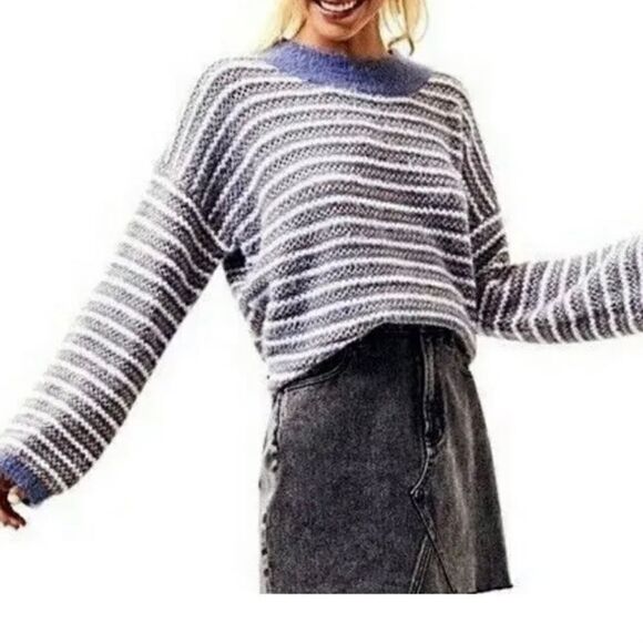 NWT
RAGA
Beach Club Pullover Sweater
Size M - Picture 2 of 8